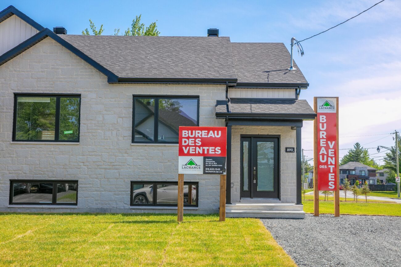 Façade d'une maison jumelé à vendre à Drummondville