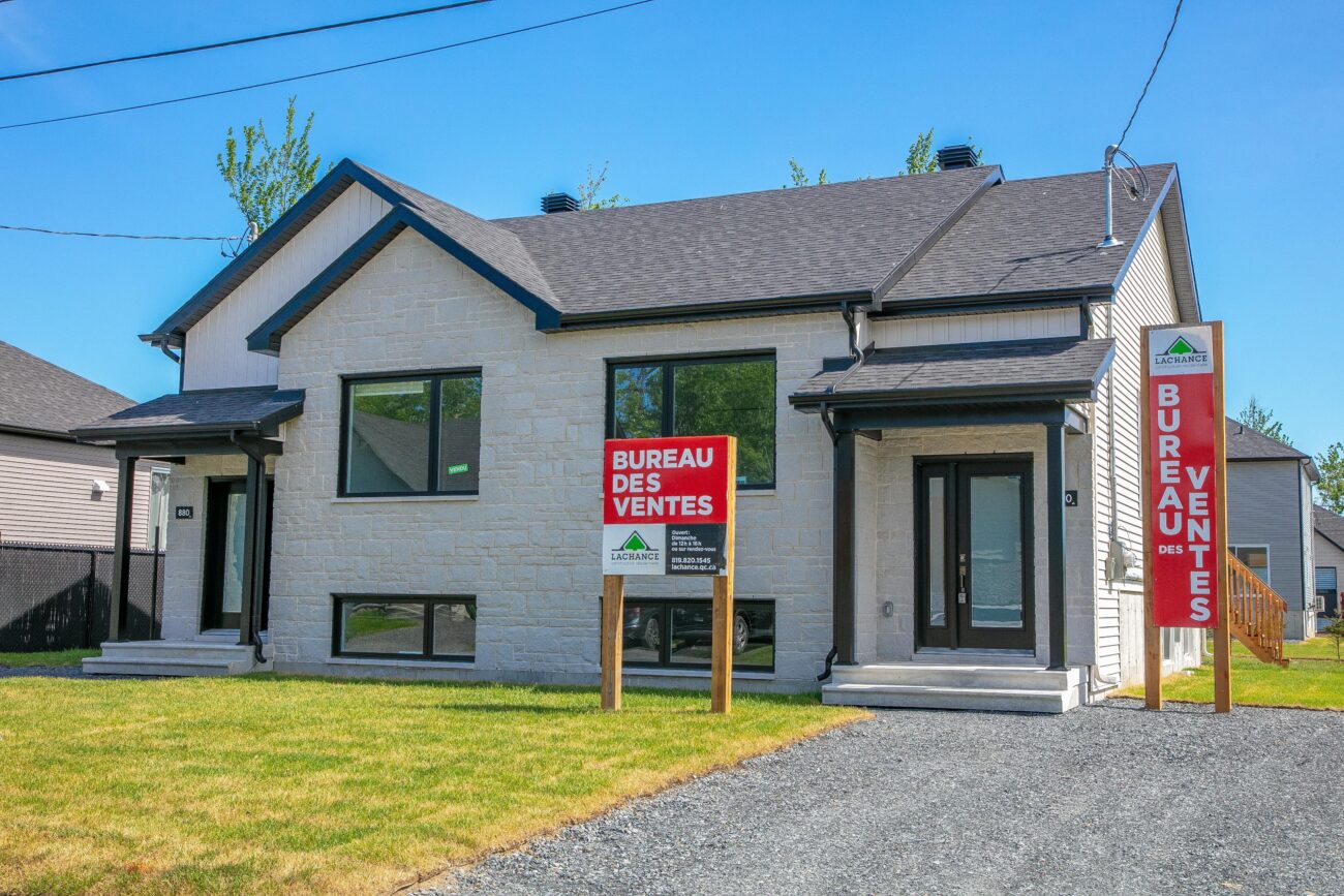 Façade d'une maison jumelé à vendre à Drummondville