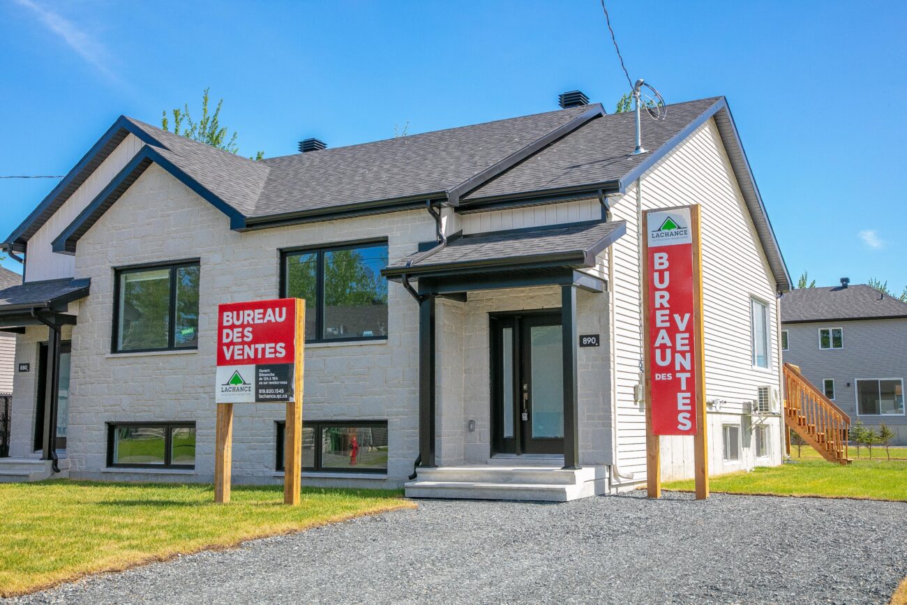 Façade d'une maison jumelé à vendre à Drummondville